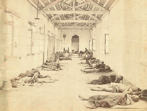 ガラス工場を仮設病院とした施設に収容されたペスト患者