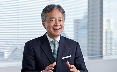 CEOメッセージのイメージ／代表取締役社長CEO 鮫島　光