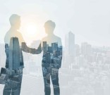 採用情報イメージ／ビジネスパーソン風の人物のシルエット