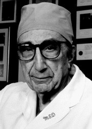 マイケル・ドゥベイキー(Michael DeBakey, 1908-2008)